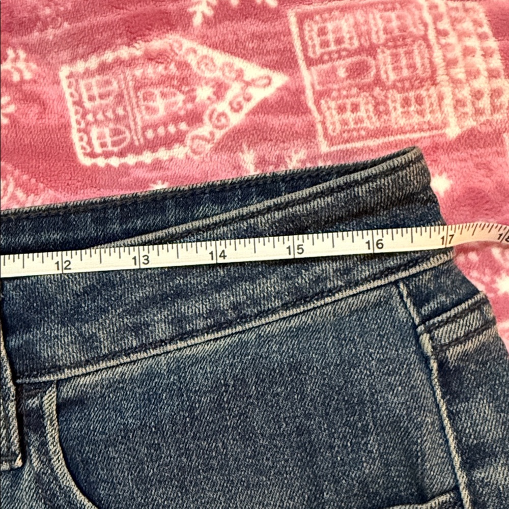 OLD NAVY | High-Rise Wow Jean Short size 12 - Picture 4 of 6